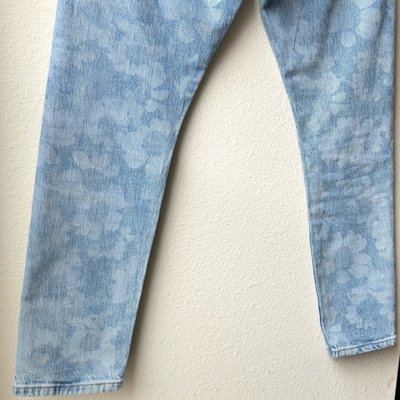 Levi’s Light Blue Wash Tango Hazy Daisy Floral Print 501 Skinny Jeans 26x28 - Picture 9 of 15